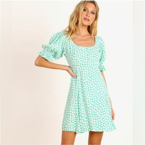 Faithfull the Brand Dresses & Skirts - Faithfull the Brand La Barben Mini Dress Cora Floral
green Sz M babydoll rayon